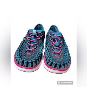 Keens Uneek in teal and berry